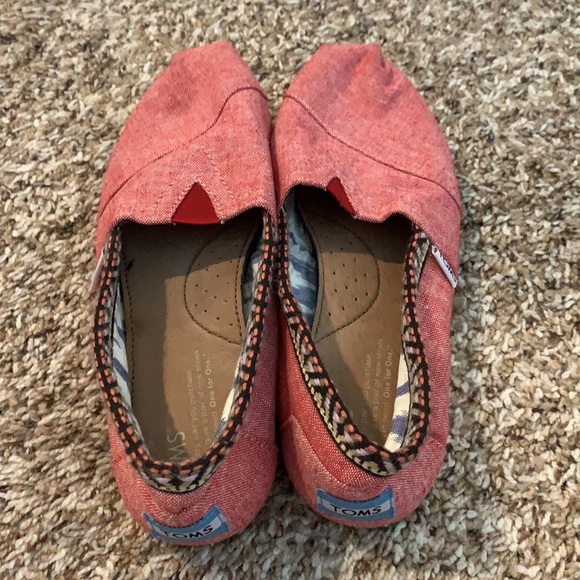 Toms - Picture 2 of 3